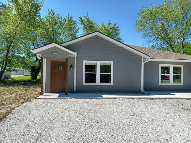 Green Ridge Townhome: 400 W Benton St