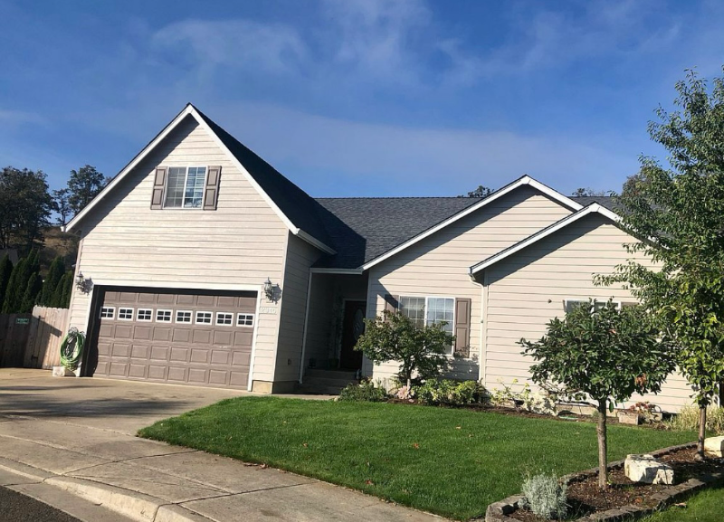 Roseburg House: 2345 NW Kelsay Ct