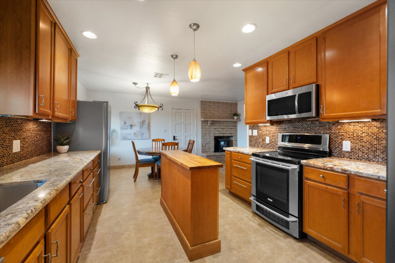 Gilbert House: 334 Horseshoe Ave