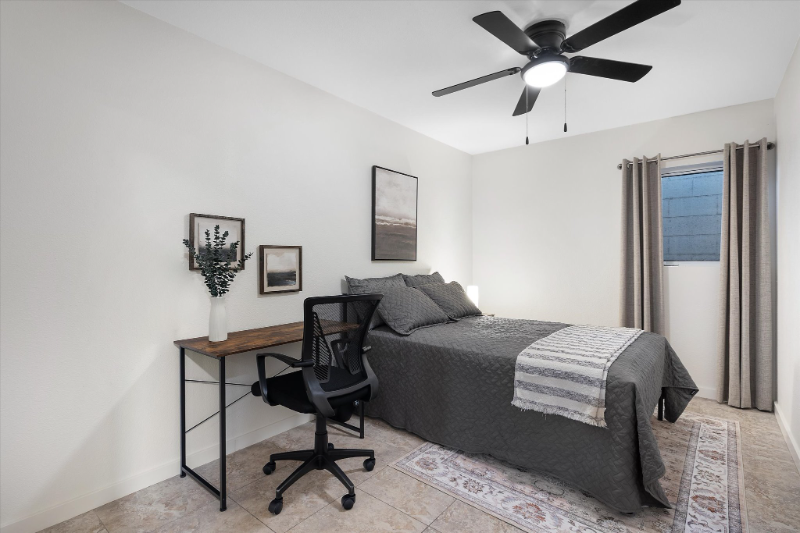 Gilbert Single Room: 334 Horseshoe Ave