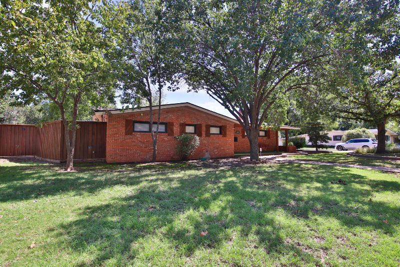 Lubbock House: 5605 Geneva Ave