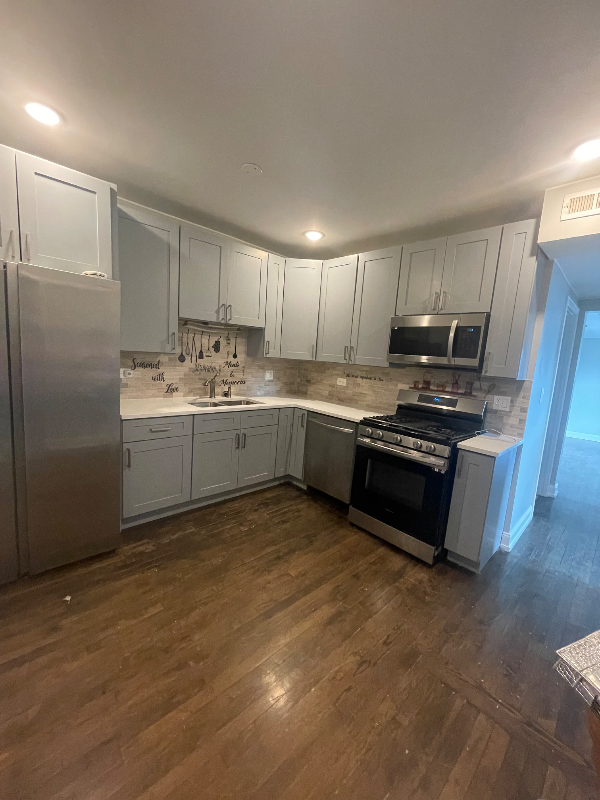 chicago Apartment: 12 east 112th street