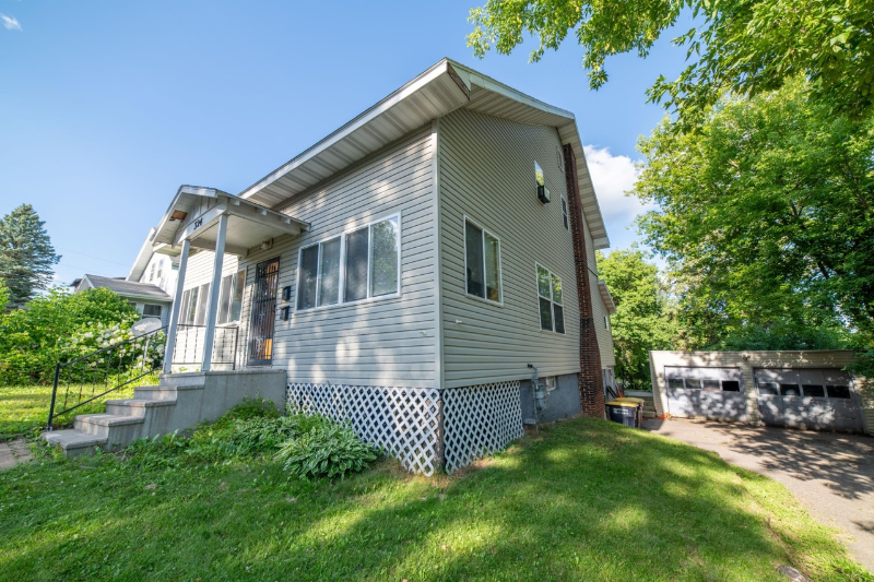 Rhinelander Multiplex: 324 Lennox st