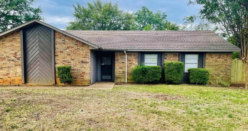 Longview House: 101 E Prim Rose