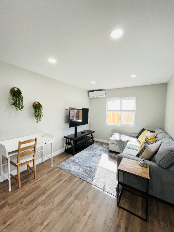 San Diego House: 3410 Chamoune Ave