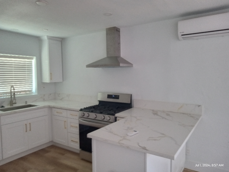 South Gate Condo: 10904 Lillian Ln