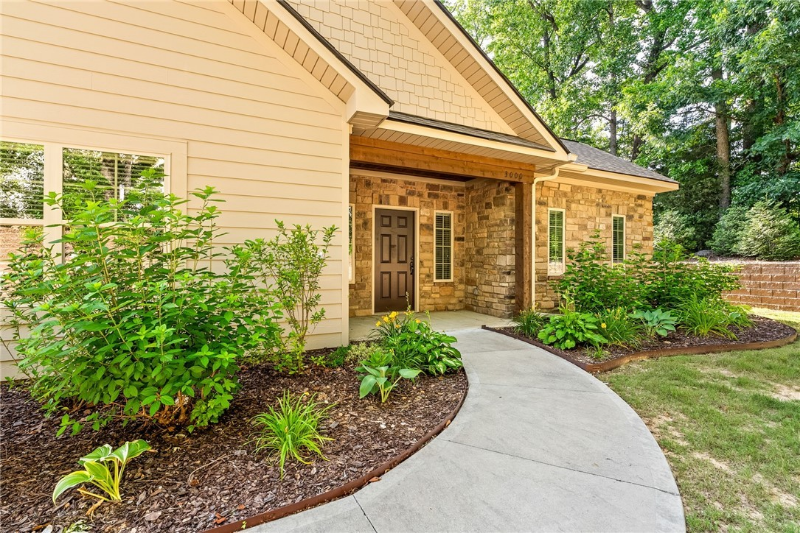 Opelika Townhome: 3000 Alumni Ln