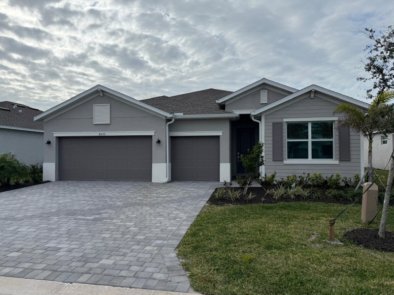 Englewood House: 8535 Saint kitts Cir
