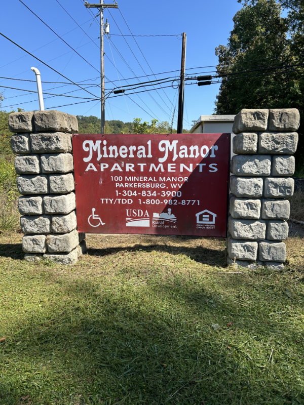 Parkersburg Apartment: 100 Mineral Manor Way