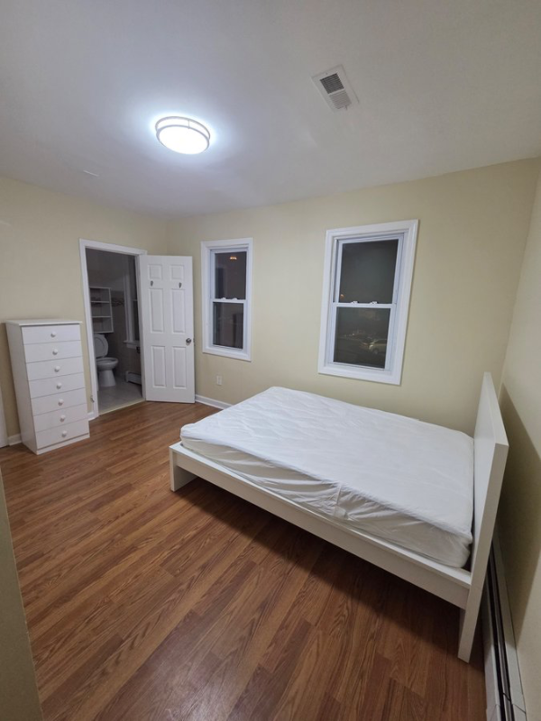 Orange Single Room: 202 Pierson St