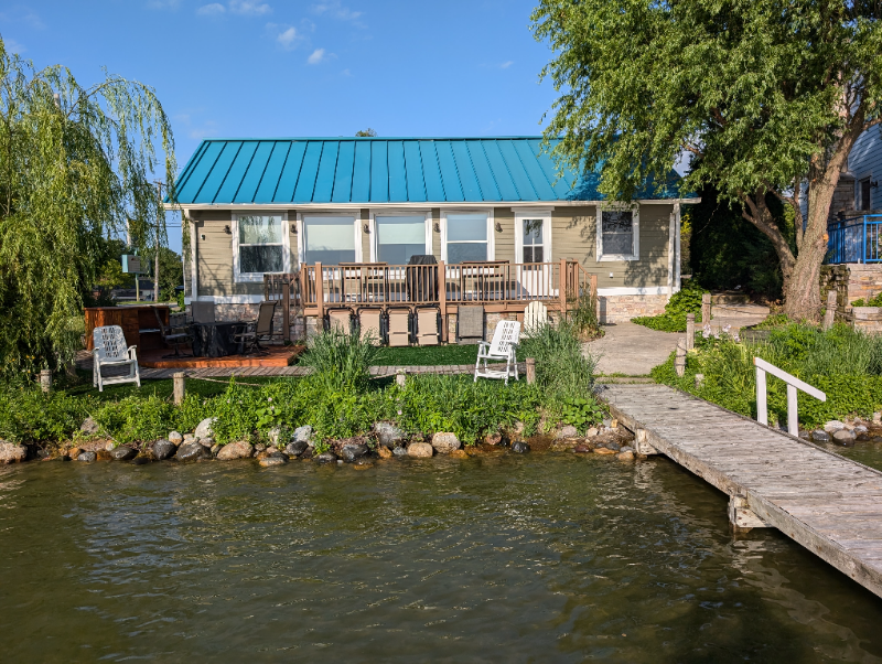 Twin Lakes House: 503 Wilmot Ave