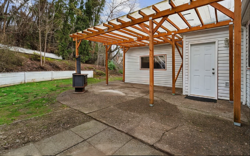 Portland House: 6593 SE Thiessen Road