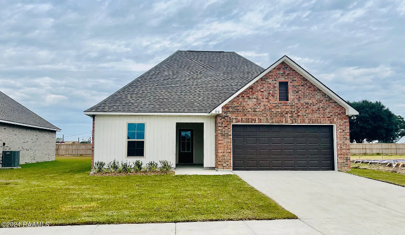 Scott House: 110 Nandina Dr