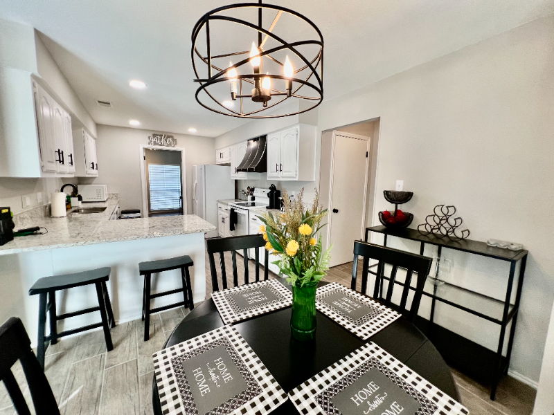 Universal City House: 550 Westoak
