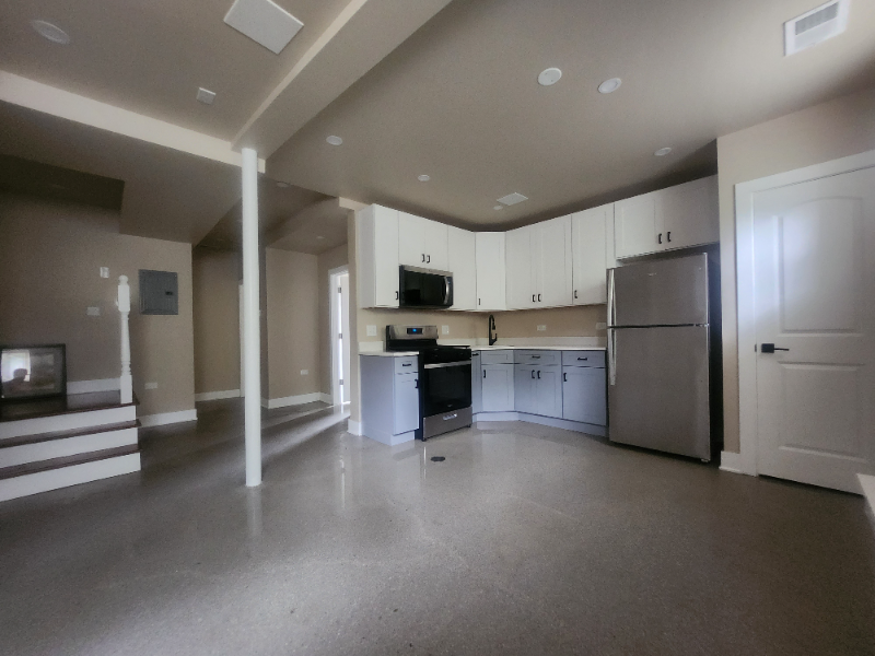 Chicago Apartment: 2648 E 78th