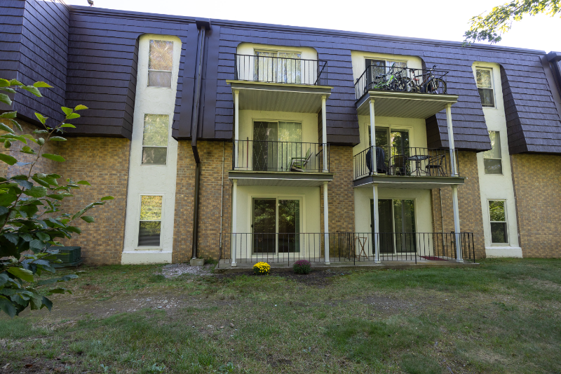 Milford Apartment: 23 Shadowbrook Lane