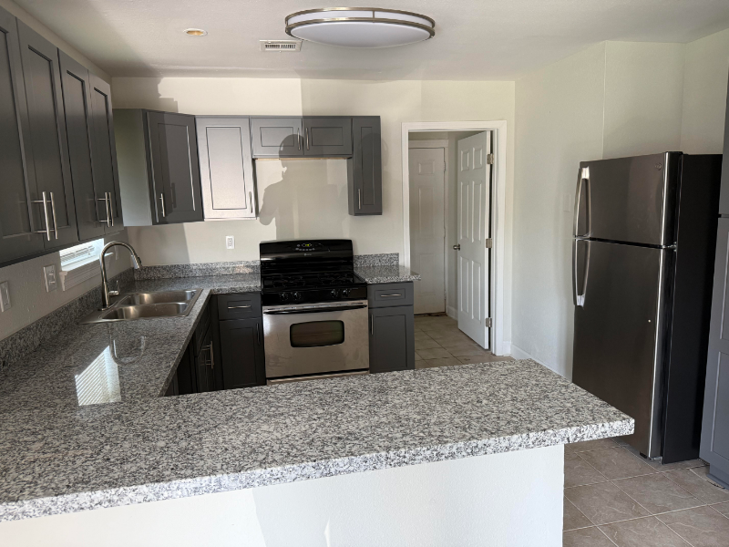 Chalmette House: 3316 Laplace st