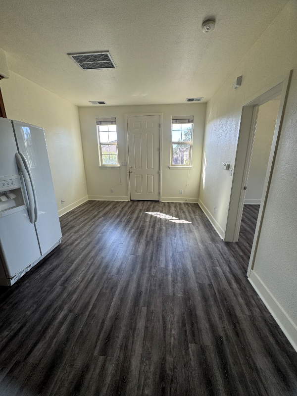 Santa Rosa Apartment: 1489 Trombetta St