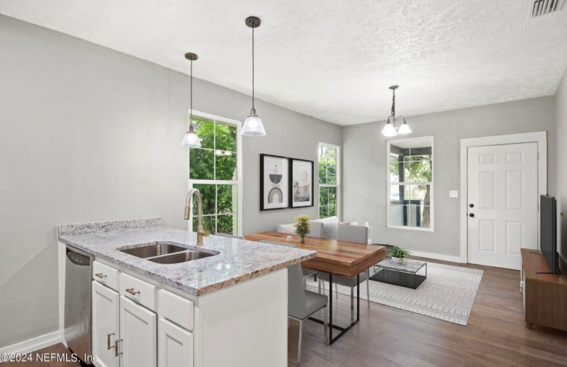 Jacksonville House: 922 Glencarin St