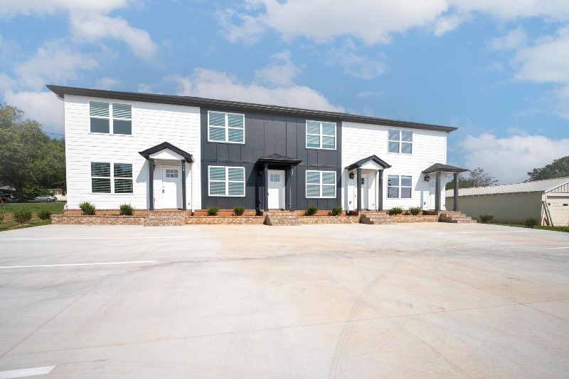 McMinnville Townhome: 114 Clark Blvd
