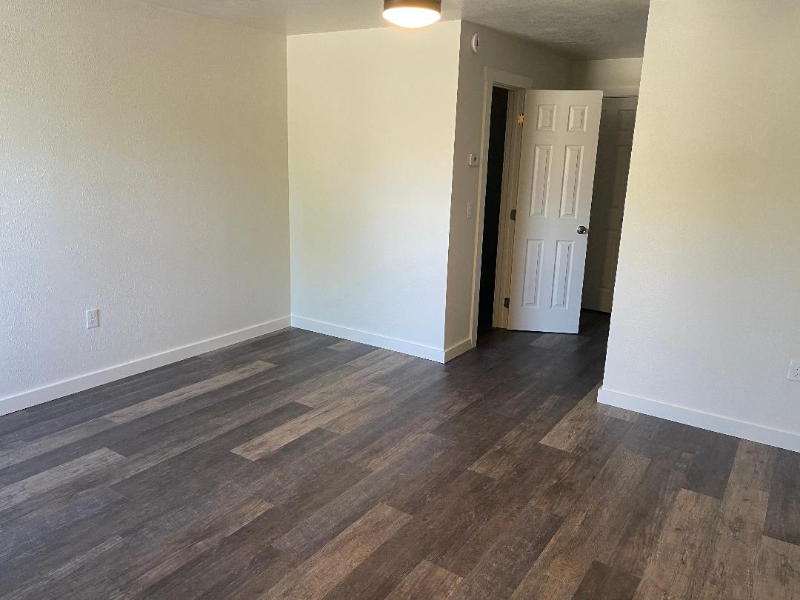 Cascade Apartment: 18 2nd Ave S
