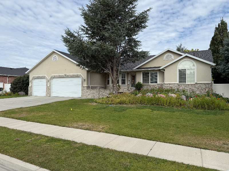 South Jordan House: 1008 W Rambouillet Drive
