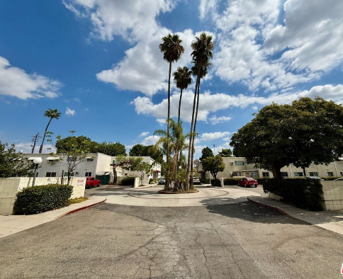 North Hollywood Condo: 7141 Coldwater Canyon Ave #5