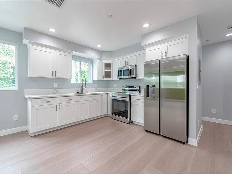 Los Angeles Single Room: 1265 E Adams Boulvedard