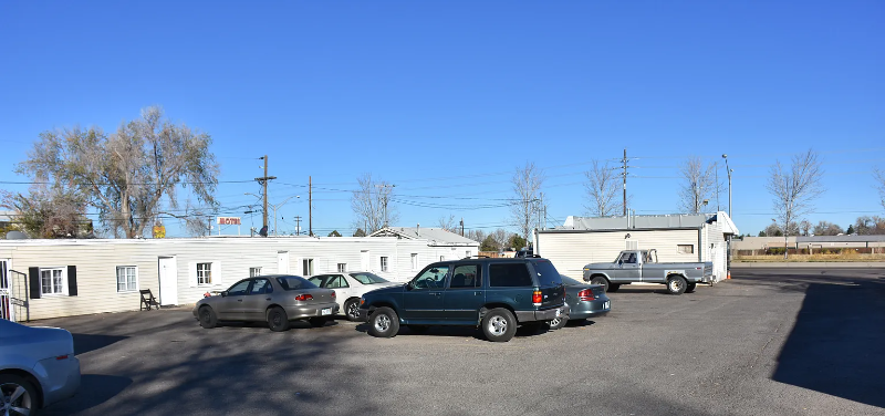 aurora Apartment: 15770 e Colfax ave