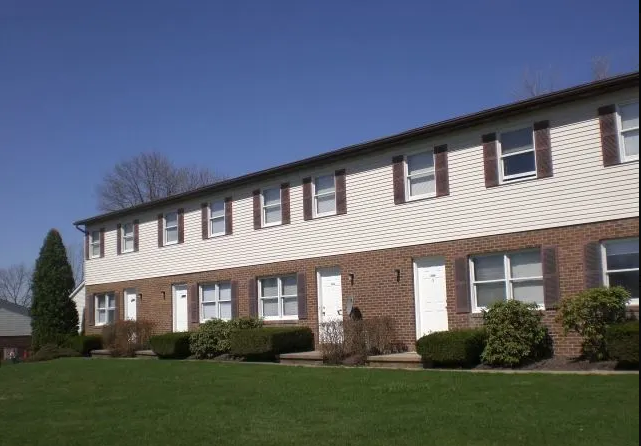 Massillon Townhome: 2220 Harsh Ave