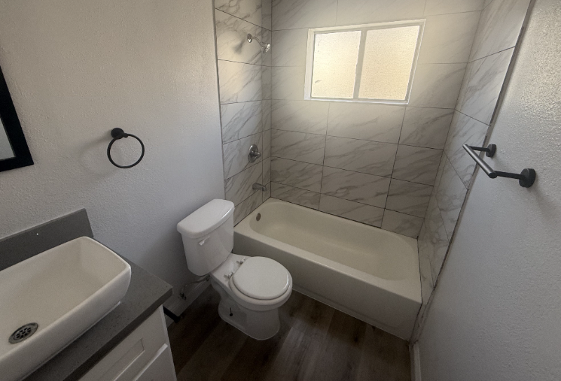 Los Angeles Apartment: 8464 S Avalon Ave