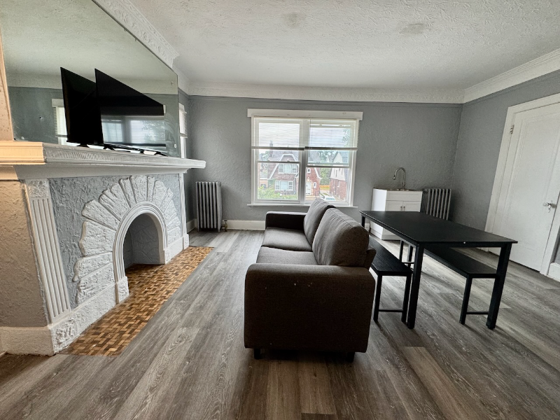 Detroit House: 17150 Santa Rosa