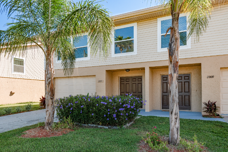 Dunedin Townhome: 2011 McMullen Ave
