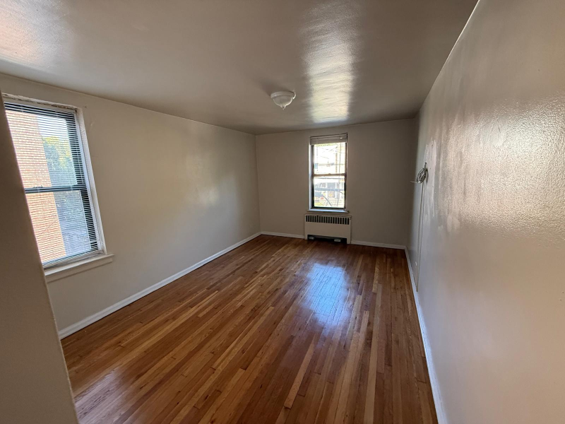 Yonkers Apartment: 14 Locust Hill Ave