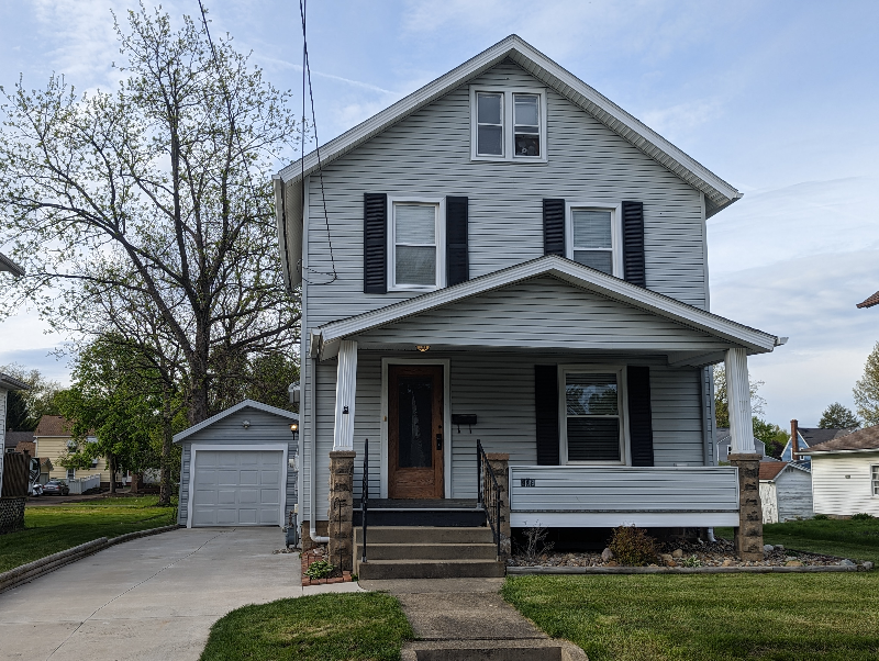 North Canton House: 239 Bachtel St SE