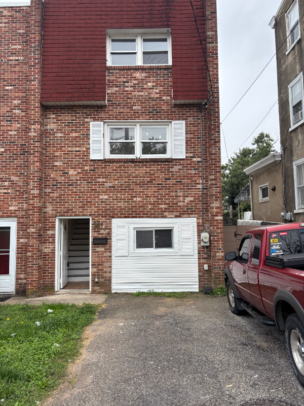 Norristown Townhome: 828 George St