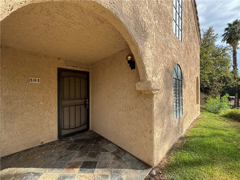 Riverside Condo: 600 Central Ave #381