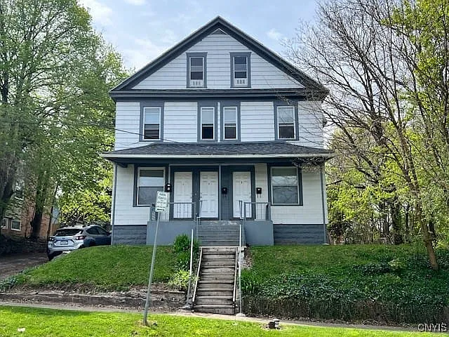 Syracuse Apartment: 321-25 N Midler Ave
