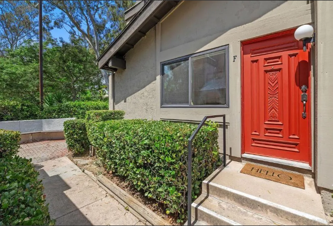 La Jolla Condo: 8370 Via Sonoma Unit F