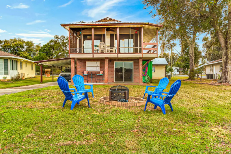 Inverness House: 9335 e beech circle