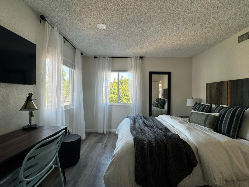 WINNETKA Single Room: 20058 LORNE ST