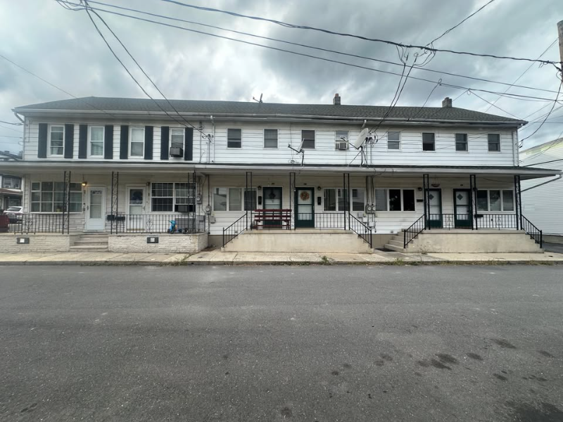 New Philadelphia Townhome: 34 Wiggan St
