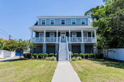 Norfolk House: 9626 12th View Street