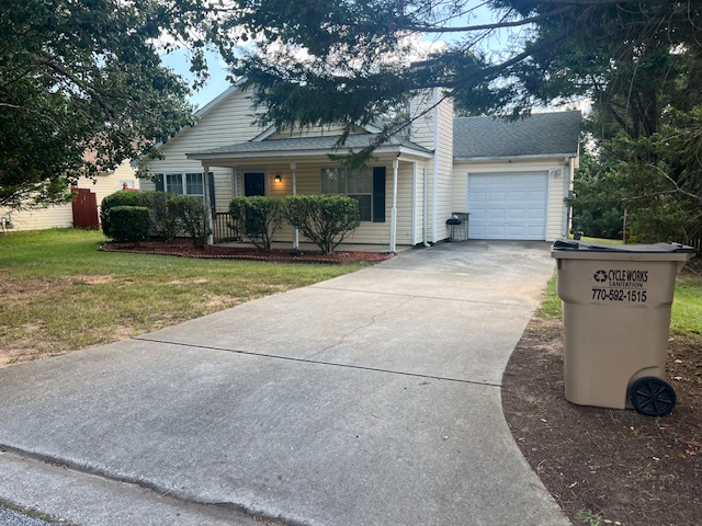 RIVERDALE House: 428 Eagles Nest