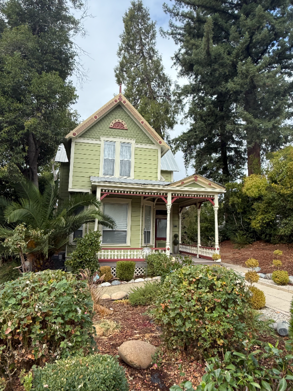 Auburn Townhome: 172 Orange St
