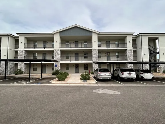 Washington Condo: 1167 E Telegraph St