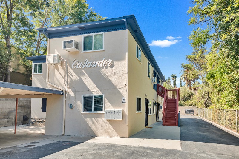 Riverside House: 5187 Olivewood Avenue