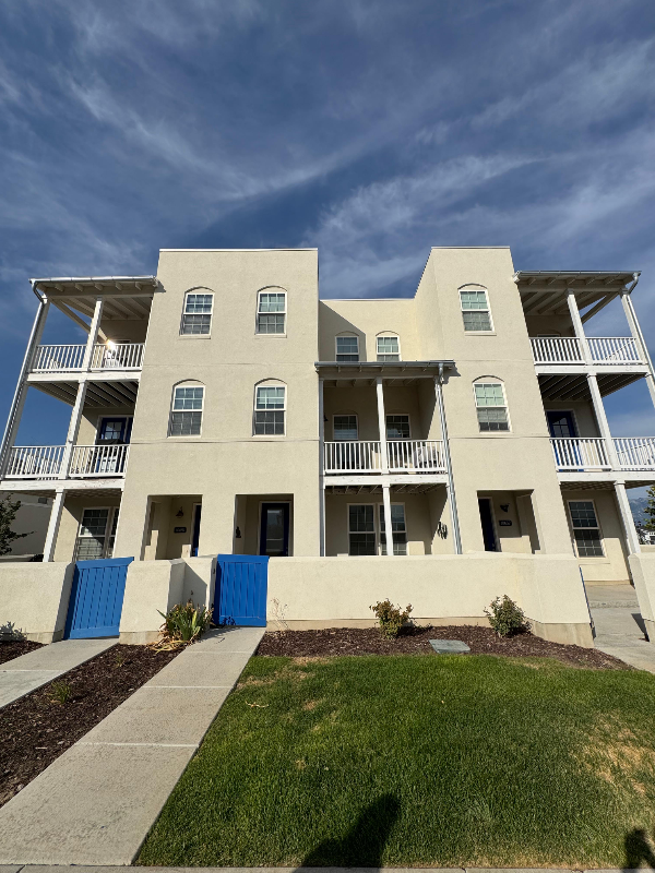 South Jordan Townhome: 10653 S Cardinal Park Rd