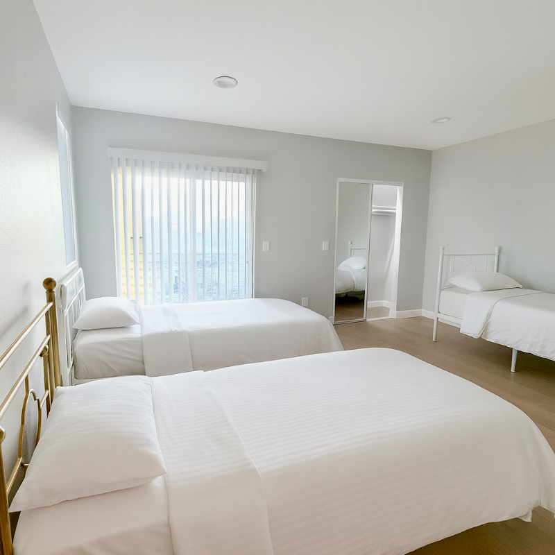 Los Angeles Single Room: 1265 E Adams Boulvedard