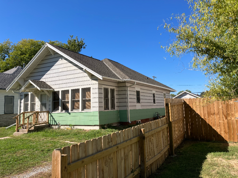 Hastings House: 406 S Chicago St